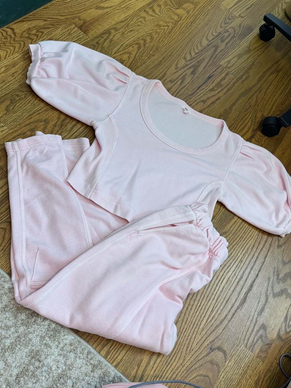READ DESCRIPTION- Aerie Light Pink Crop Top & Barrel Joggers Set